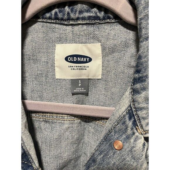 Old Navy Women’s Destructed Denim Jacket Size Small Medium Worn - Picture 3 of 5